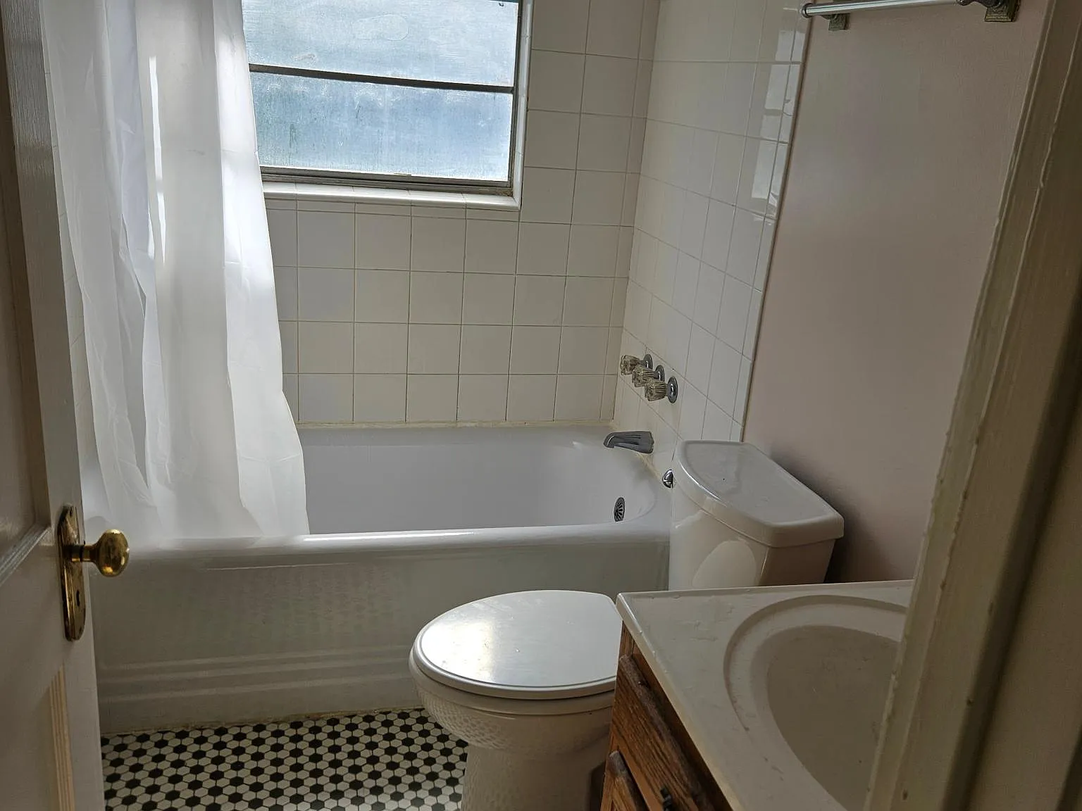 2 bed, 900 sqft, $1,075 — Photo 1