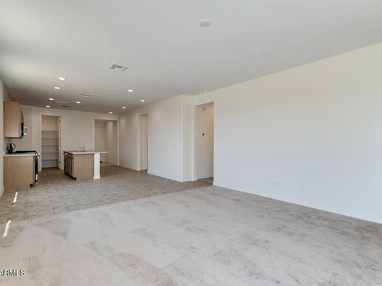 1674 N Hester Trl — Photo 2