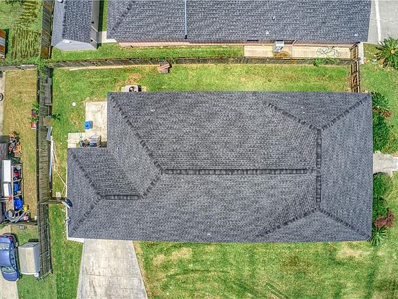 4th image of 701 Camelia Ave