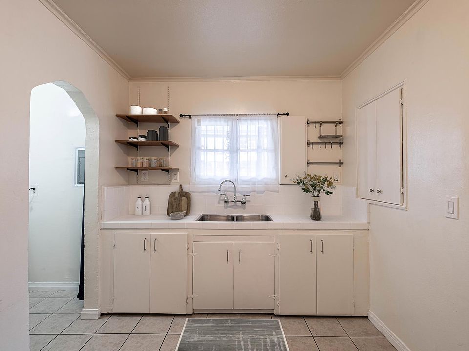 1st image of 13637 Ventura Blvd #1/2