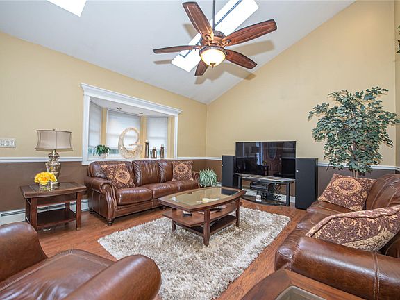 5th image of 111 Williams Way S
