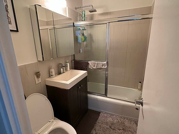 3rd image of 279 E 44th St APT 3J