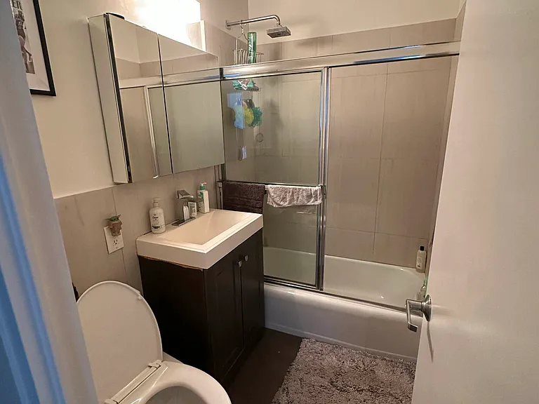 279 E 44th St #12B — Photo 4