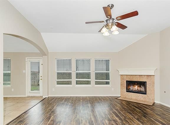 5th image of 706 Fannin Ln