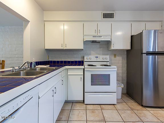 4th image of 2875 N Tucson Blvd APT 14