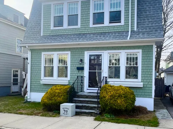 4 Curry Ave, Newport, RI 02840