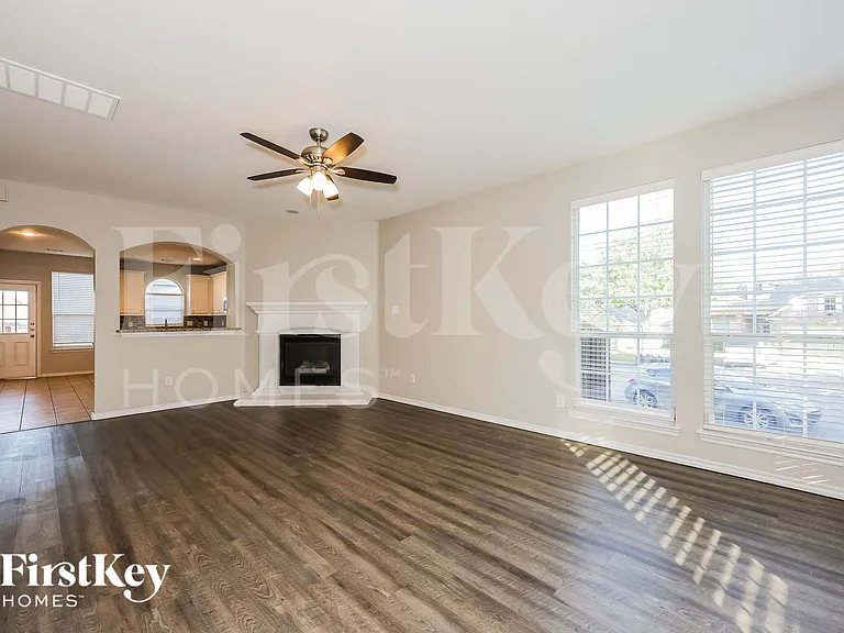 7060 Chapelridge Dr — Photo 2