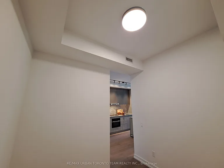 771 Yonge St #302 — Photo 12