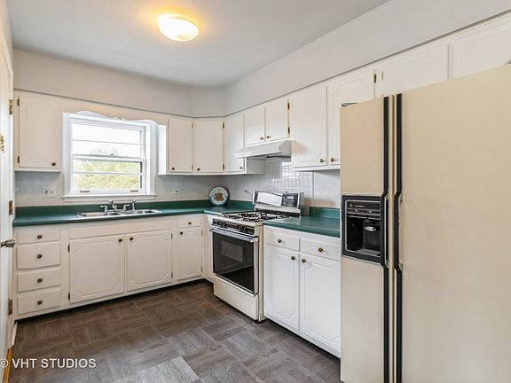 3rd image of 1022 Arnold Ct