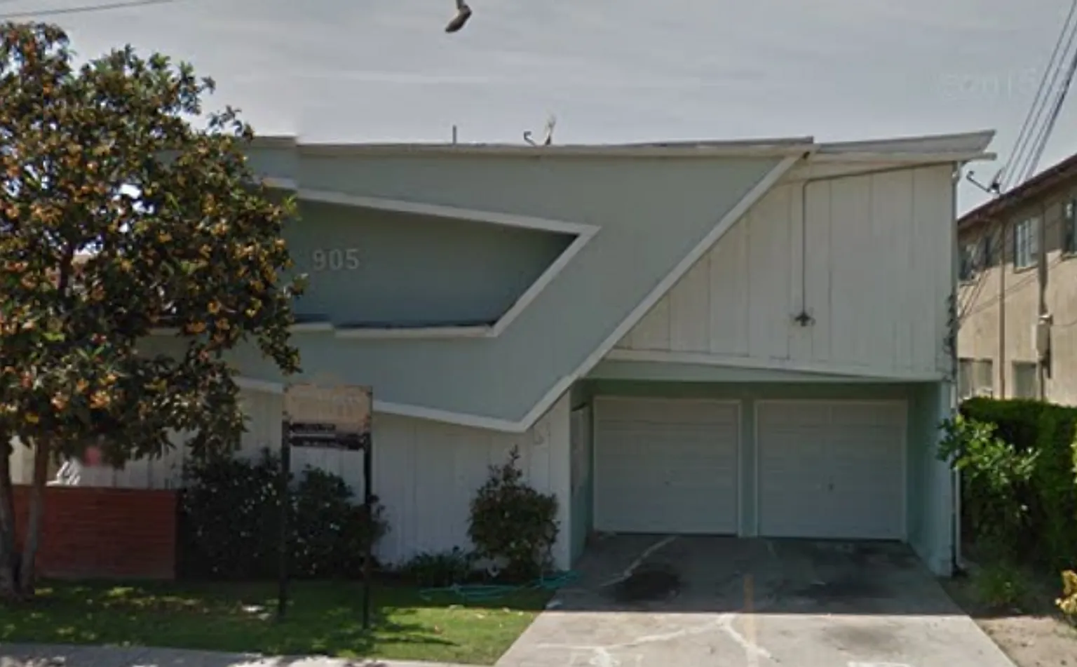 905 Edgewood St — Photo 1