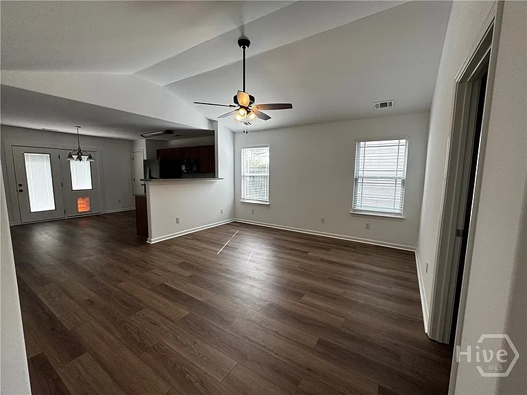 115 Fox Glen Ct — Photo 2