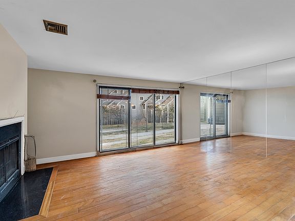 2nd image of 8C Cove Ln N
