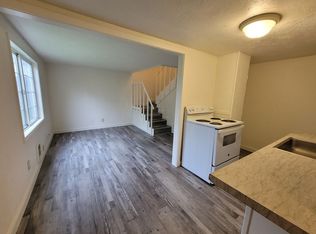 1395 Rainbow Dr, Springfield, OR 97477