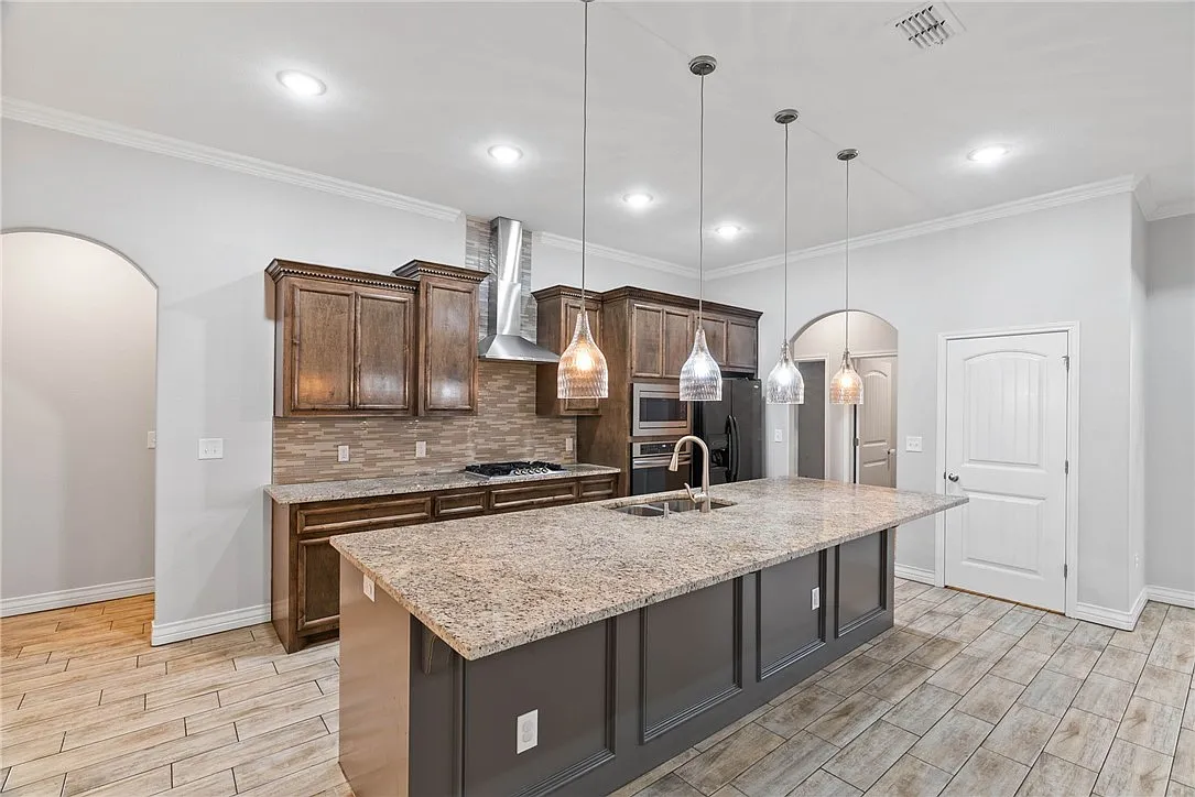 4 bed, 3.0 bath, 2389 sqft, $2,775 — Photo 4