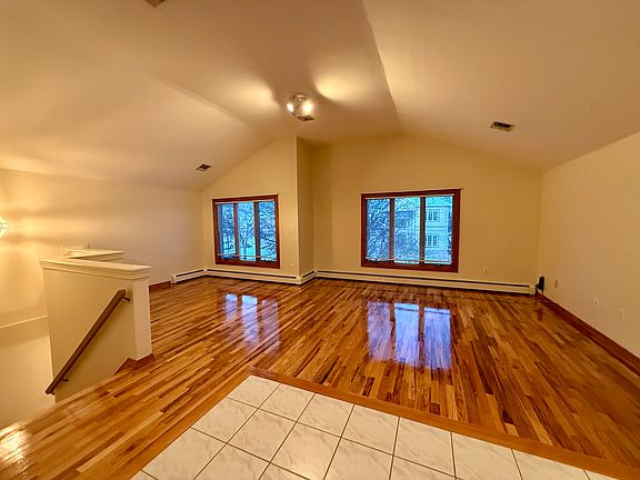 3rd image of 21B Belfield Ave Floor 2