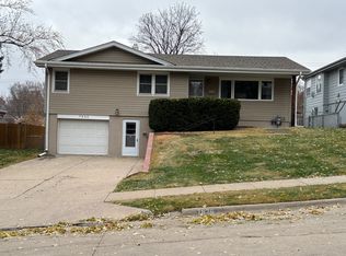 7636 Ontario St, Omaha, NE 68124