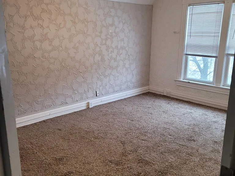 347 N Oakwood Ave #UPPER — Photo 9