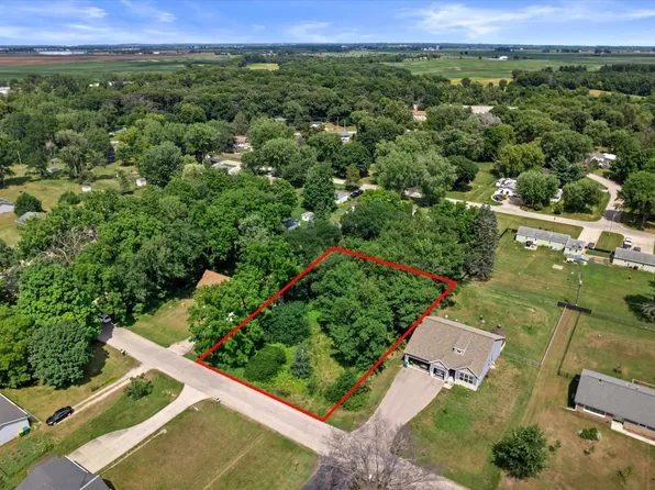 5441 S Driftwood Dr, Janesville, WI 53546
