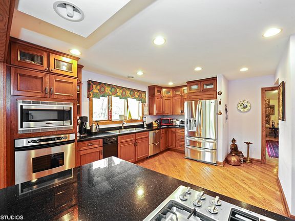 5th image of 9 Baneberry Ln