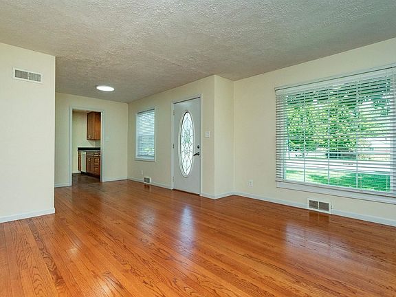 5th image of 1005 Lindberg Rd