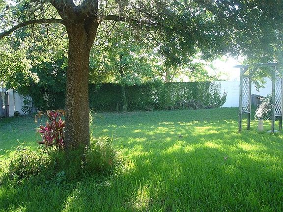2nd image of 3801 Heritage Oaks Ct