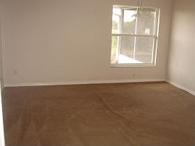 4th image of 335 Trotters St