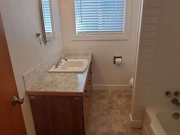 5th image of 2415 E Mill Plain Blvd #14