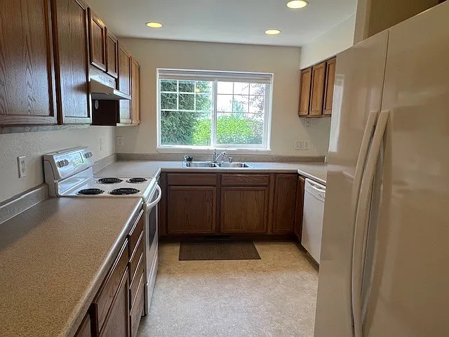 877 Forestglen Dr #A — Photo 2
