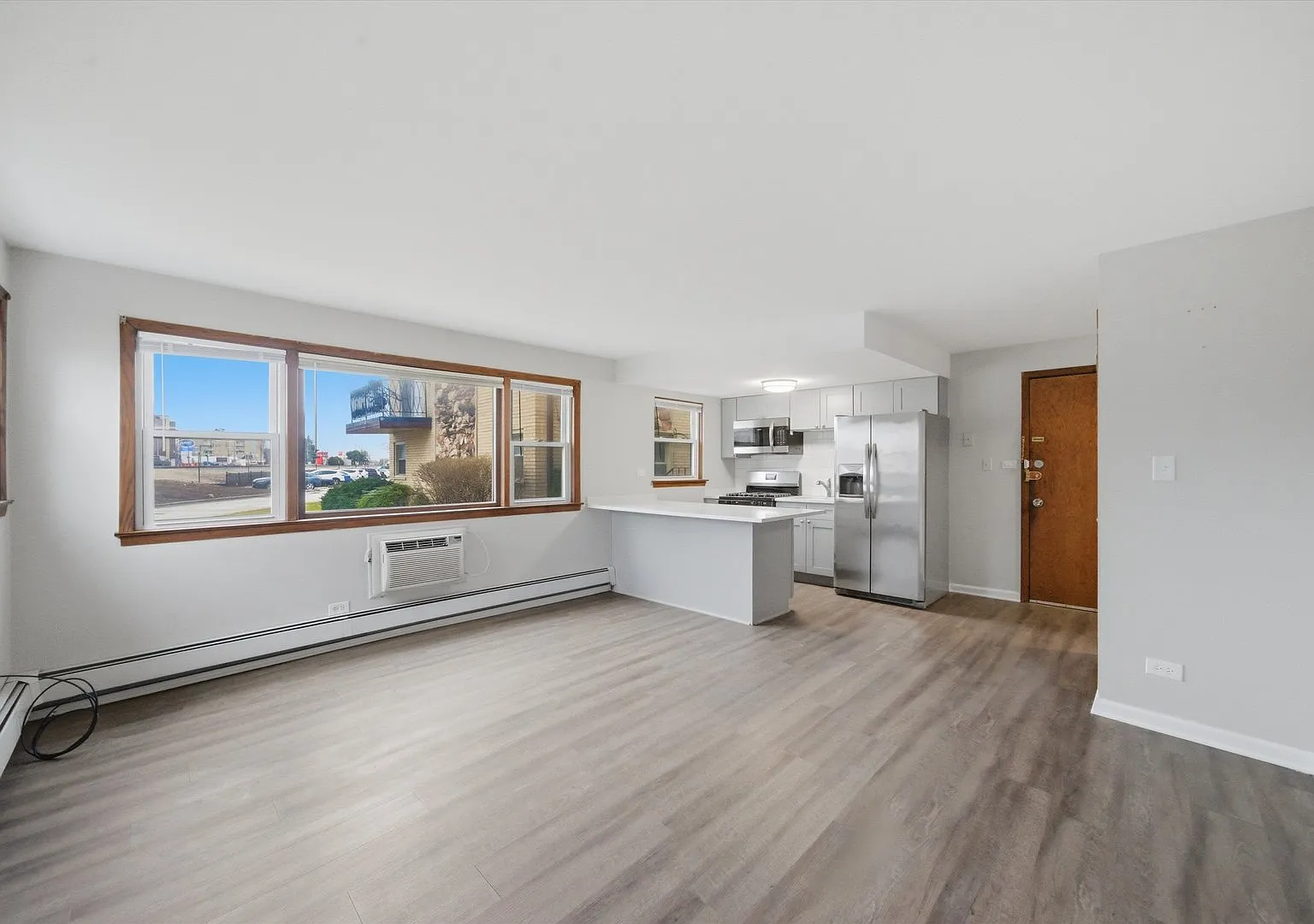 1 bed, 700 sqft, $1,700 — Photo 2