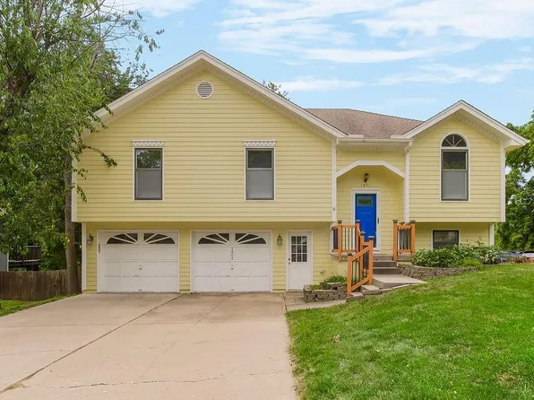 1401 NE Weddle Ln, Lees Summit, MO 64086