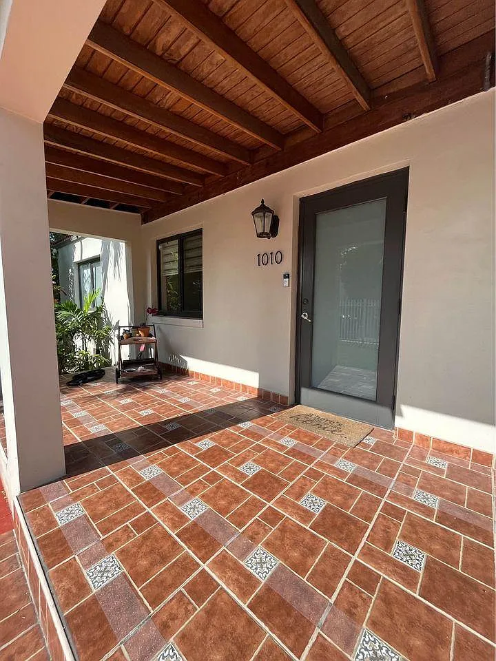 1010 NW 19th Ct — Photo 1