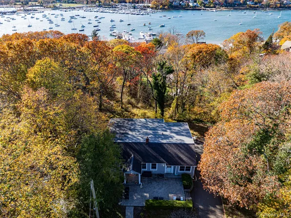 37 Bay Avenue, Huntington, NY 11743