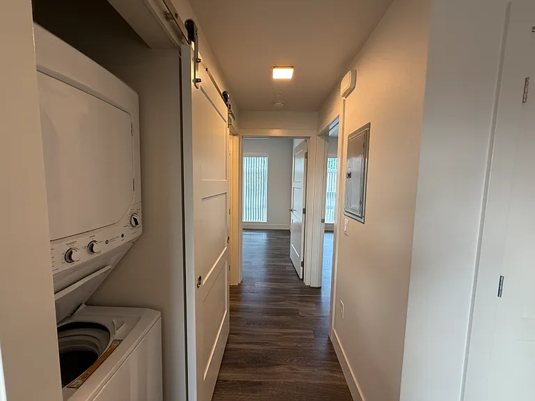 Thirty First Place Apartments — Photo 17