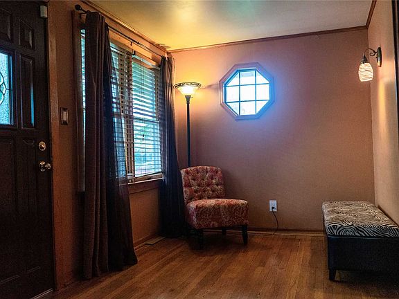 3rd image of 840 Wallace Ave