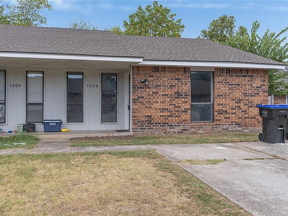 3rd image of 1004 Acacia Cir