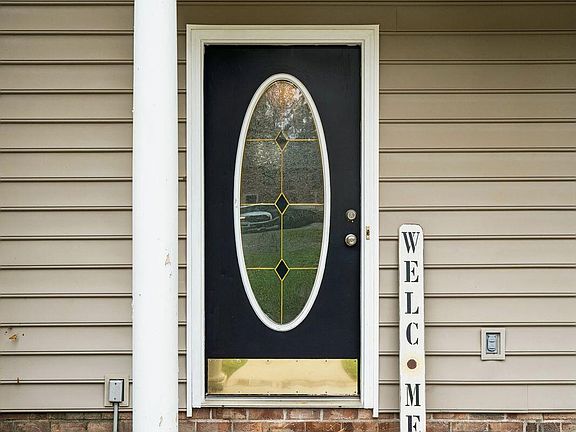 3rd image of 373 Springview Ln