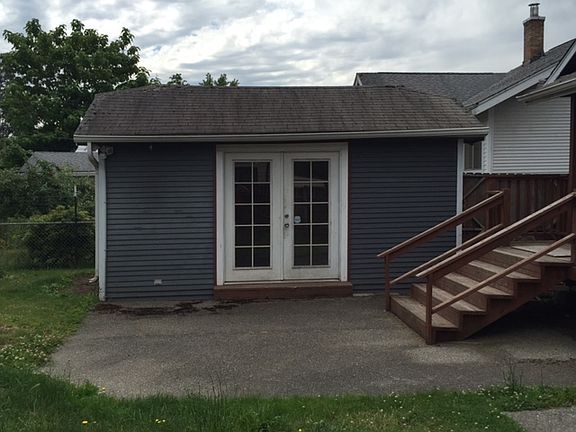 3rd image of 102 I St SE