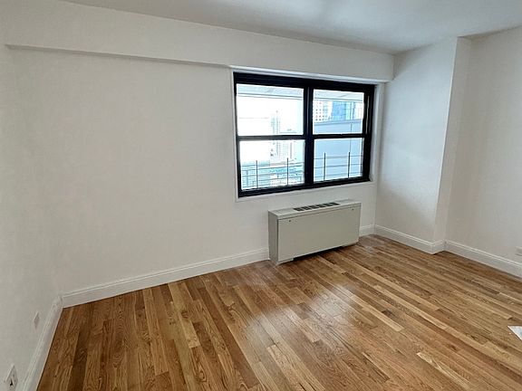 3rd image of 305 E 86th St APT 19TW