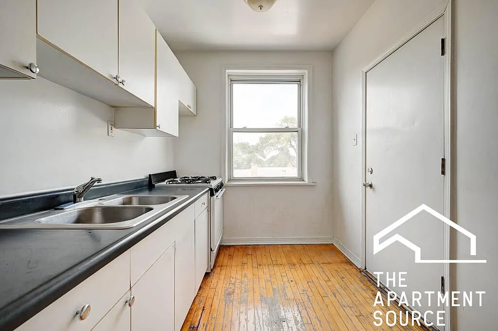3040 West Wellington Avenue #3 — Photo 2
