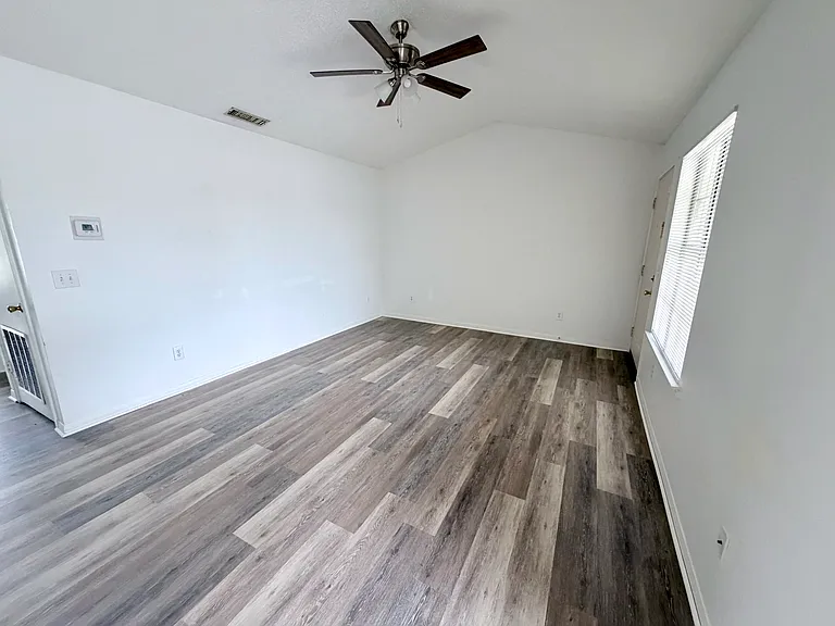 110 Summerchase Rd #5 — Photo 3