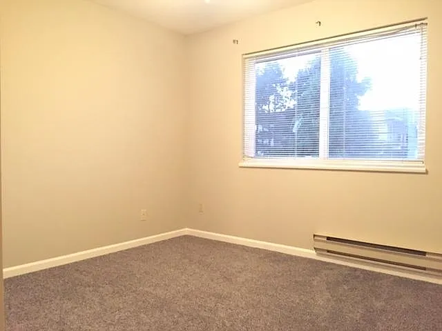 5078 47a Ave #6 — Photo 8