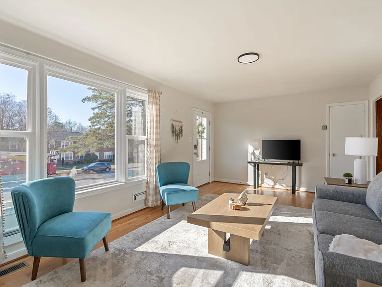 8702 Claymont Dr — Photo 20