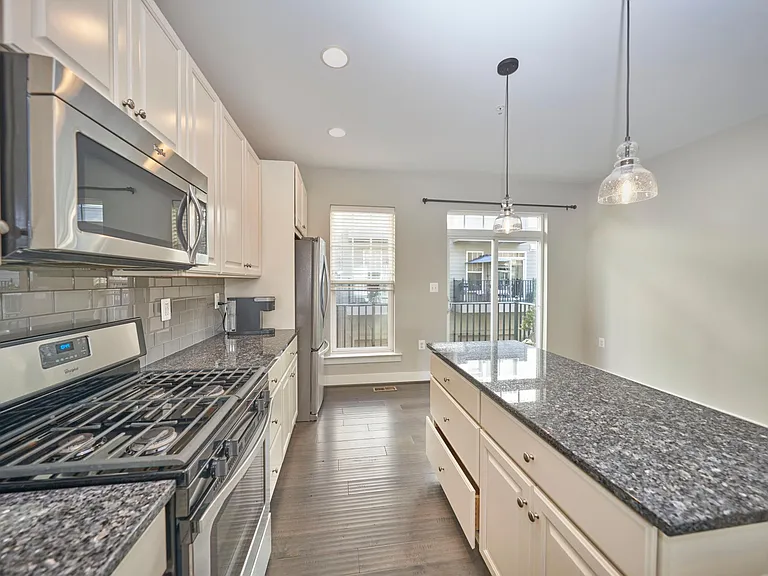 256 Bluemont Branch Ter SE — Photo 30