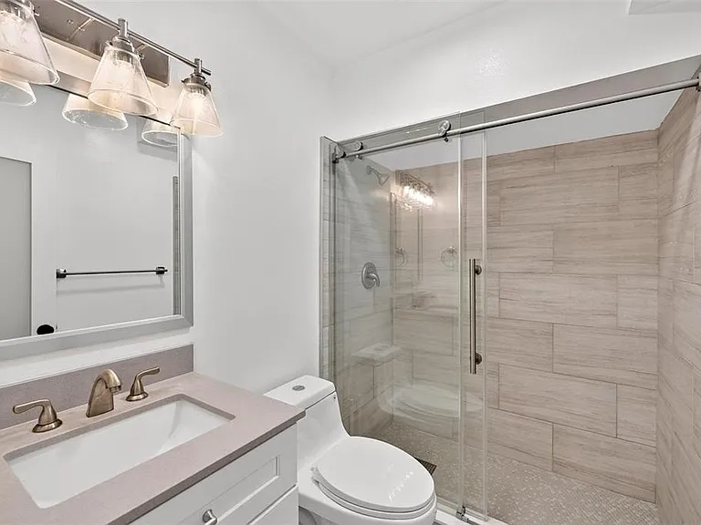 1099 Grove Ave — Photo 8