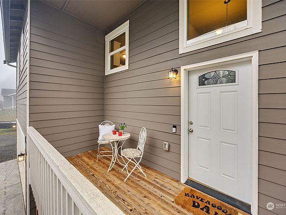 4th image of 121 E Ellinor Peak Place
