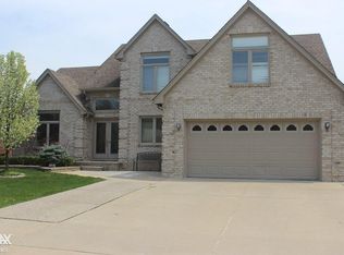 49640 Cumberland Dr, Macomb, MI 48044