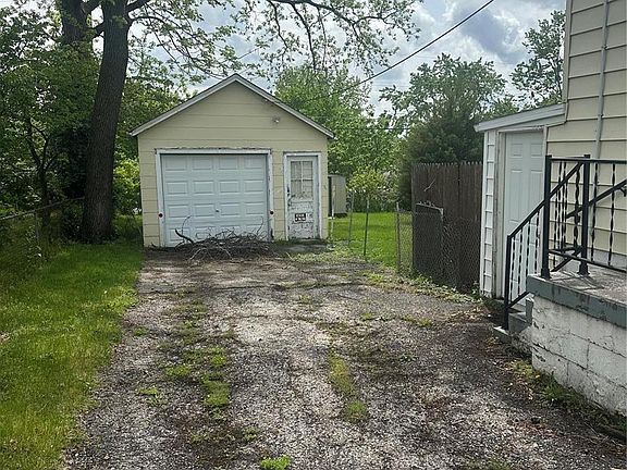3rd image of 9606 Flora Ave
