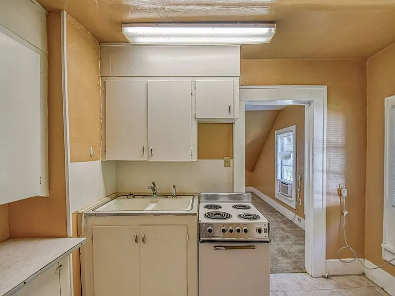 464 College Ave — Photo 10