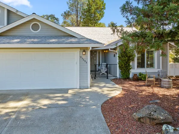 23233 Lone Pine Dr, Auburn, CA 95602