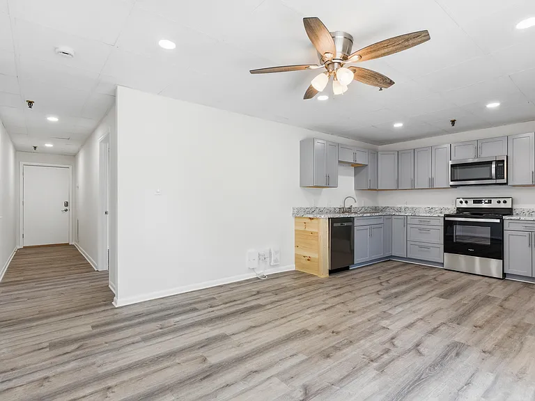 1725 Henry Ave #106 — Photo 2